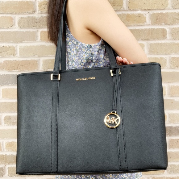 ‼️SALE‼️👜💕- NWT Michael Kors Large Laptop Tote - Picture 2 of 5